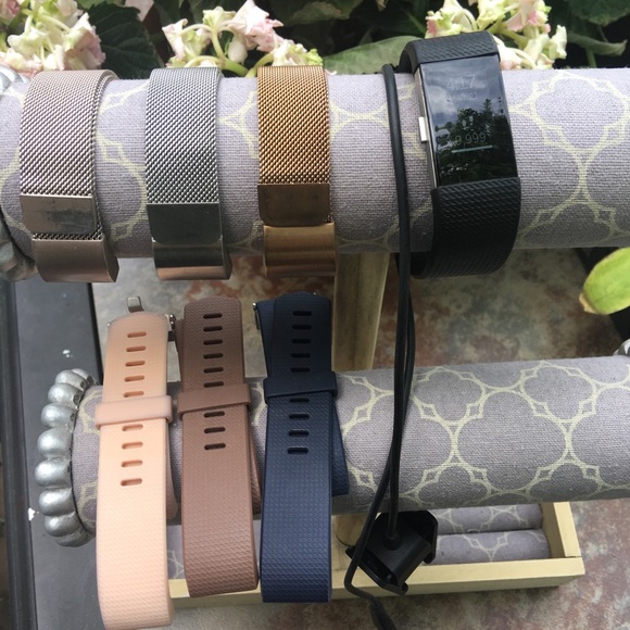 Fitbit Charge 2 with accessories - Picture 2 of 5